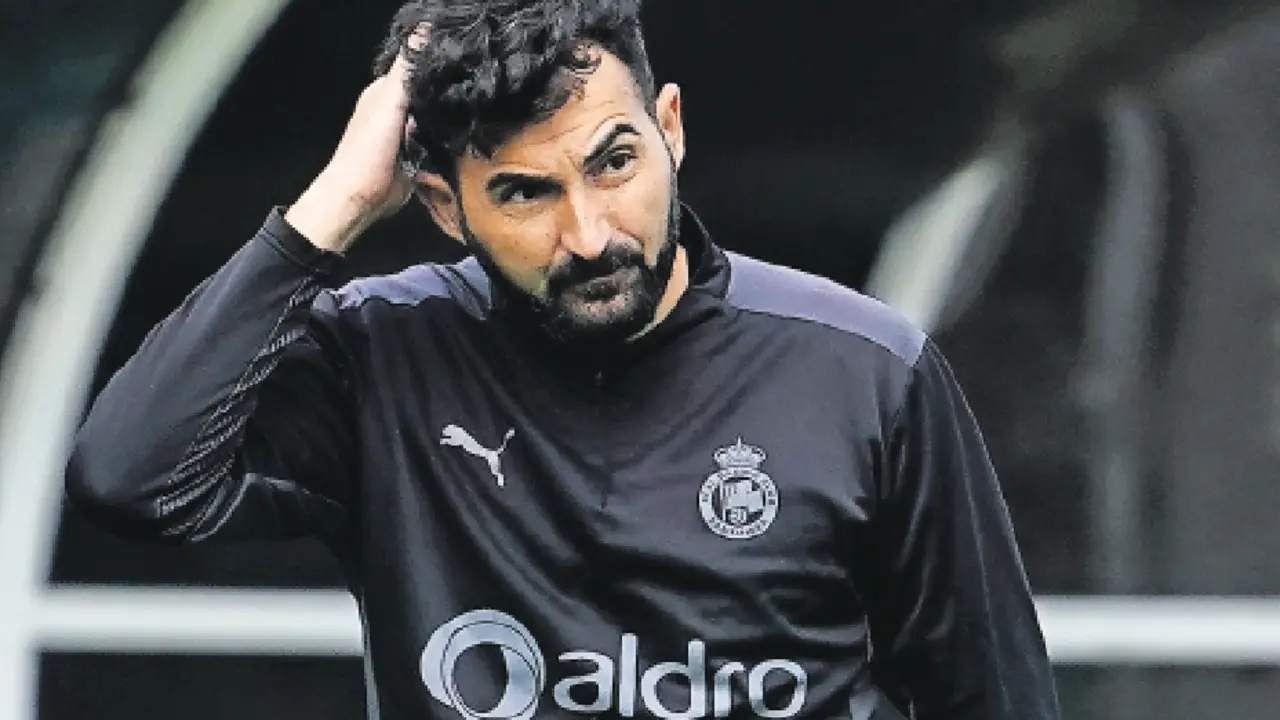 Fern&aacute;ndez Romo ya sabe con qu&eacute; equipos se medir&aacute; el Racing la pr&oacute;xima temporada. / ALERTA
