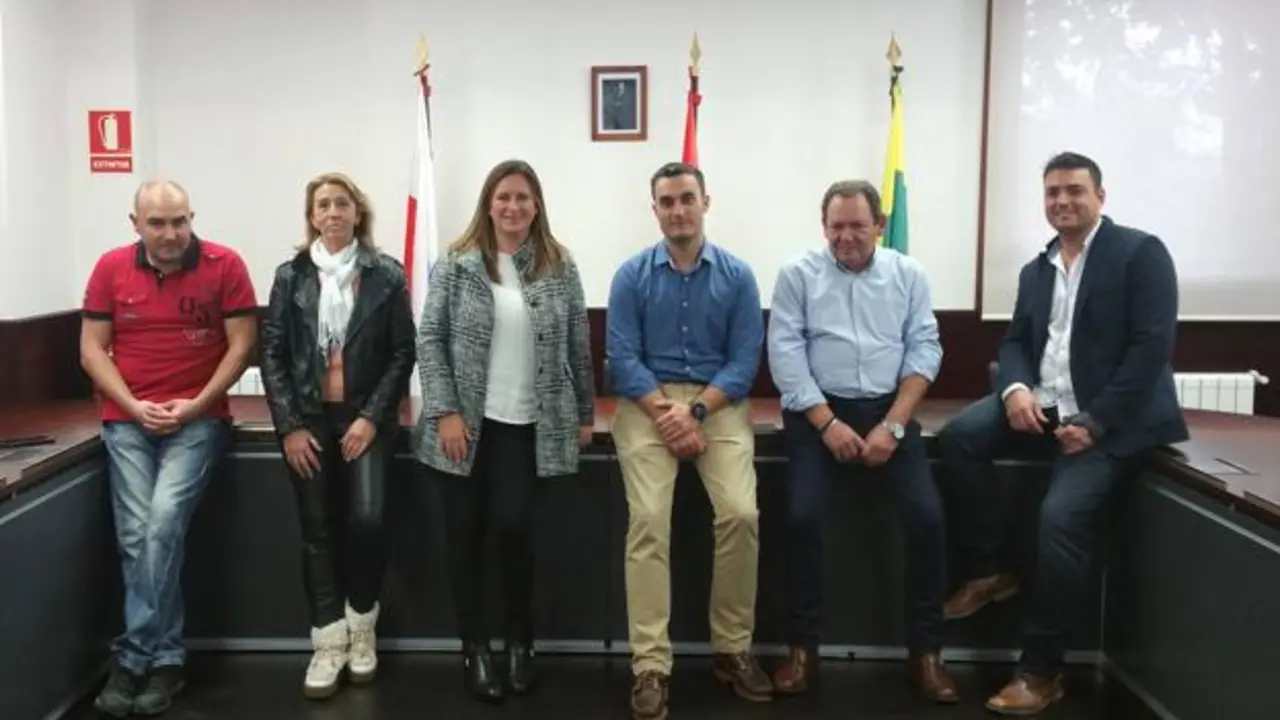 Por la izquierda: Fernando Gonz&aacute;lez, Mercedes Fern&aacute;ndez, Lidia Ruiz, Joaqu&iacute;n Arco, Jes&uacute;s Garc&iacute;a y Ra&uacute;l Ferm&iacute;n Ruiz.