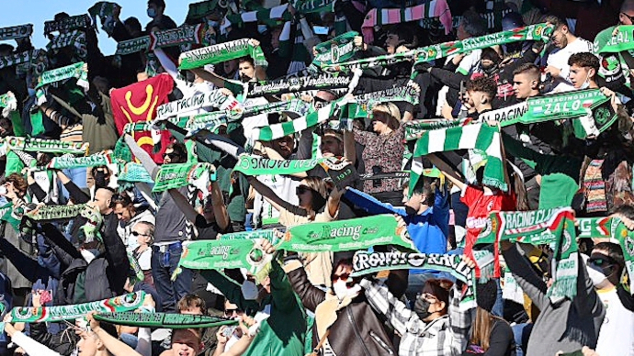 Aficionados del Racing en Los Campos de Sport. / RRC