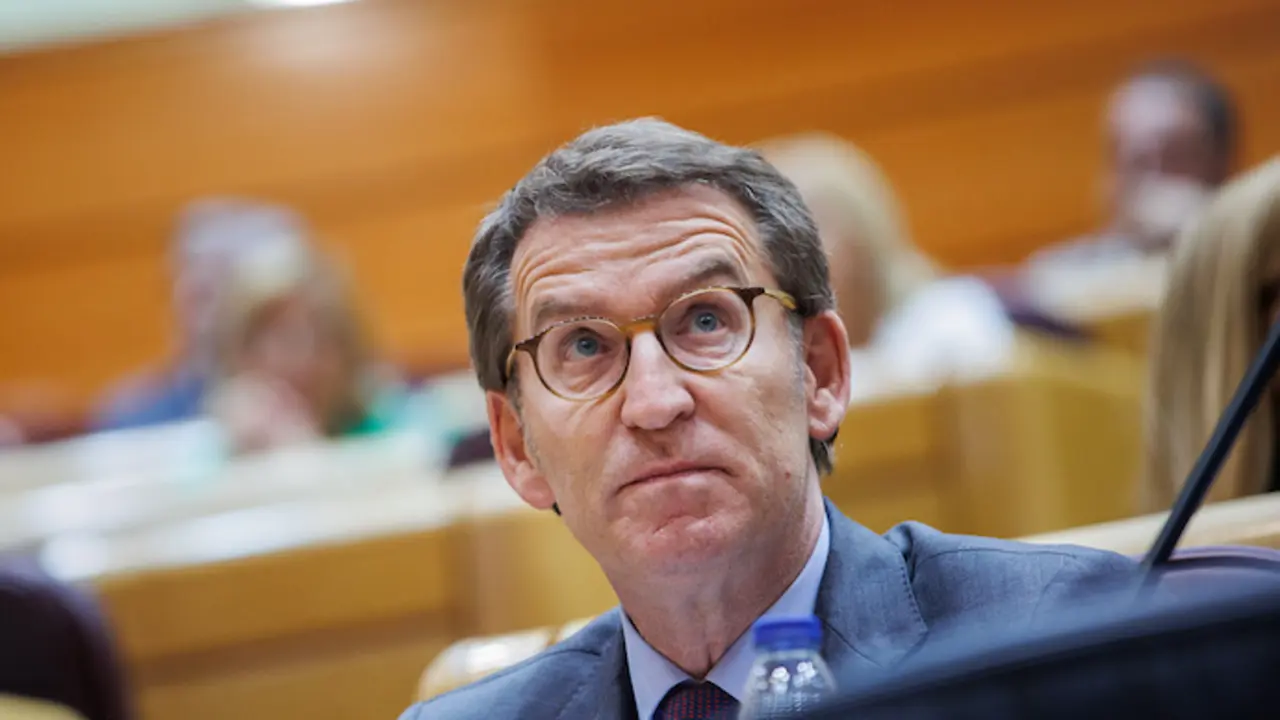 El l&iacute;der del PP, Alberto N&uacute;&ntilde;ez Feij&oacute;o, durante una sesi&oacute;n plenaria, en el Senado, a 21 de junio de 2022, en Madrid (Espa&ntilde;a). Esta es la &uacute;ltima sesi&oacute;n de control al Gobierno antes del par&oacute;n estival. El pleno est&aacute; centrado principalmente en las cuestiones relacionadas con la situaci&oacute;n econ&oacute;mica y la crisis con Argelia. Las elecciones andaluzas, que dieron la victoria al PP en la regi&oacute;n obteniendo una mayor&iacute;a absoluta de 58 esca&ntilde;os, tambi&eacute;n marcar&aacute;n parte de la sesi&oacute;n.
21 JUNIO 2022;MADRID;SESI&Oacute;N PLENARIA;SENADO;ARGELIA;PUNTO DE MIRA
Alejandro Mart&iacute;nez V&eacute;lez / Europa Press
21/6/2022