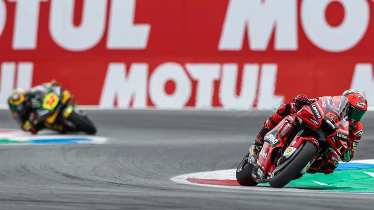 El italiano Francesco Bagnaia del equipo Ducati Lenovo en acci&oacute;n durante la carrera de MotoGP del Gran Premio de Motociclismo de los Pa&iacute;ses Bajos en el circuito TT de Assen, Pa&iacute;ses Bajos, el 26 de junio de 2022. (Motociclismo, Ciclismo, Francia, Italia, Pa&iacute;ses Bajos; Holanda) EFE/EPA/Vincent Jannink