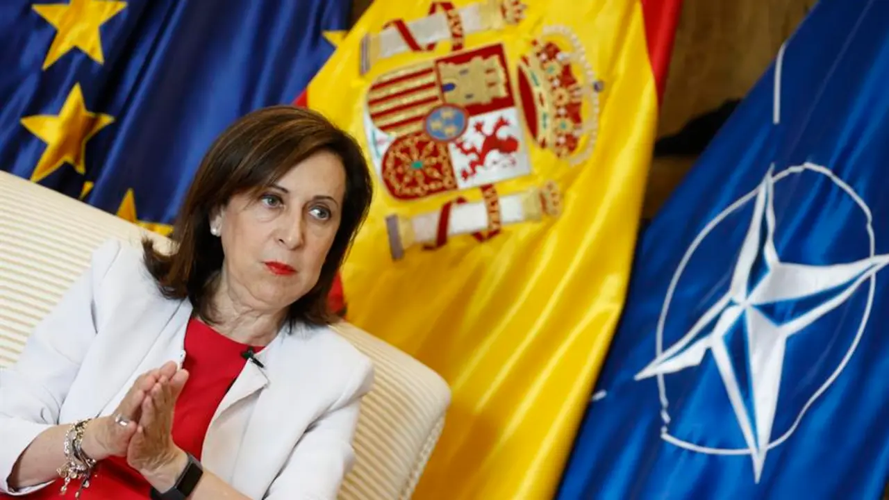 La ministra de Defensa, Margarita Robles, durante la entrevista mantenida con la Agencia Efe en Madrid.EFE/ Javier Liz&oacute;n