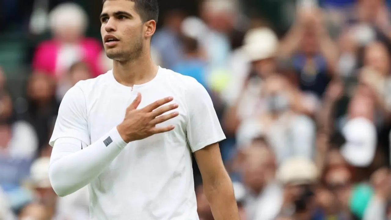 Carlos Alcaraz celebra su victoria ante Struff.EFE