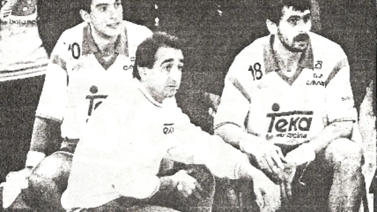 Chechu Fern&aacute;ndez, Emilio Alonso y Mu&ntilde;oz Melo (de izquierda a derecha), durante un encuentro del Teka en La Albericia