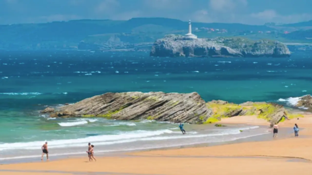 Vista de la playa del Sardinero en Santander. / ALERTA