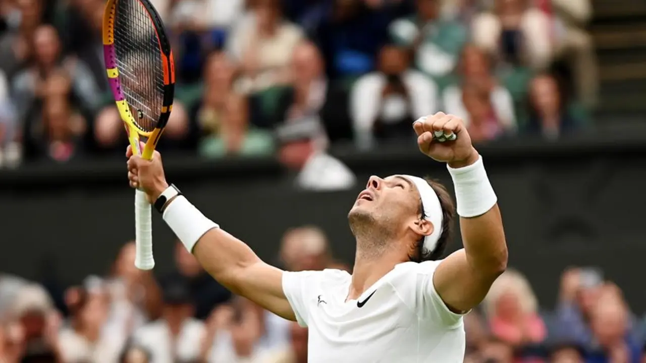 El espa&ntilde;ol Rafael Nadal celebra su victoria en el partido de segunda ronda masculina contra el lituano Ricardas Berankis en el Campeonato de Wimbledon, en Wimbledon, Gran Breta&ntilde;a, el 30 de junio de 2022. (Tenis, Lituania, Espa&ntilde;a, Reino Unido) EFE/EPA/NEIL HALL
