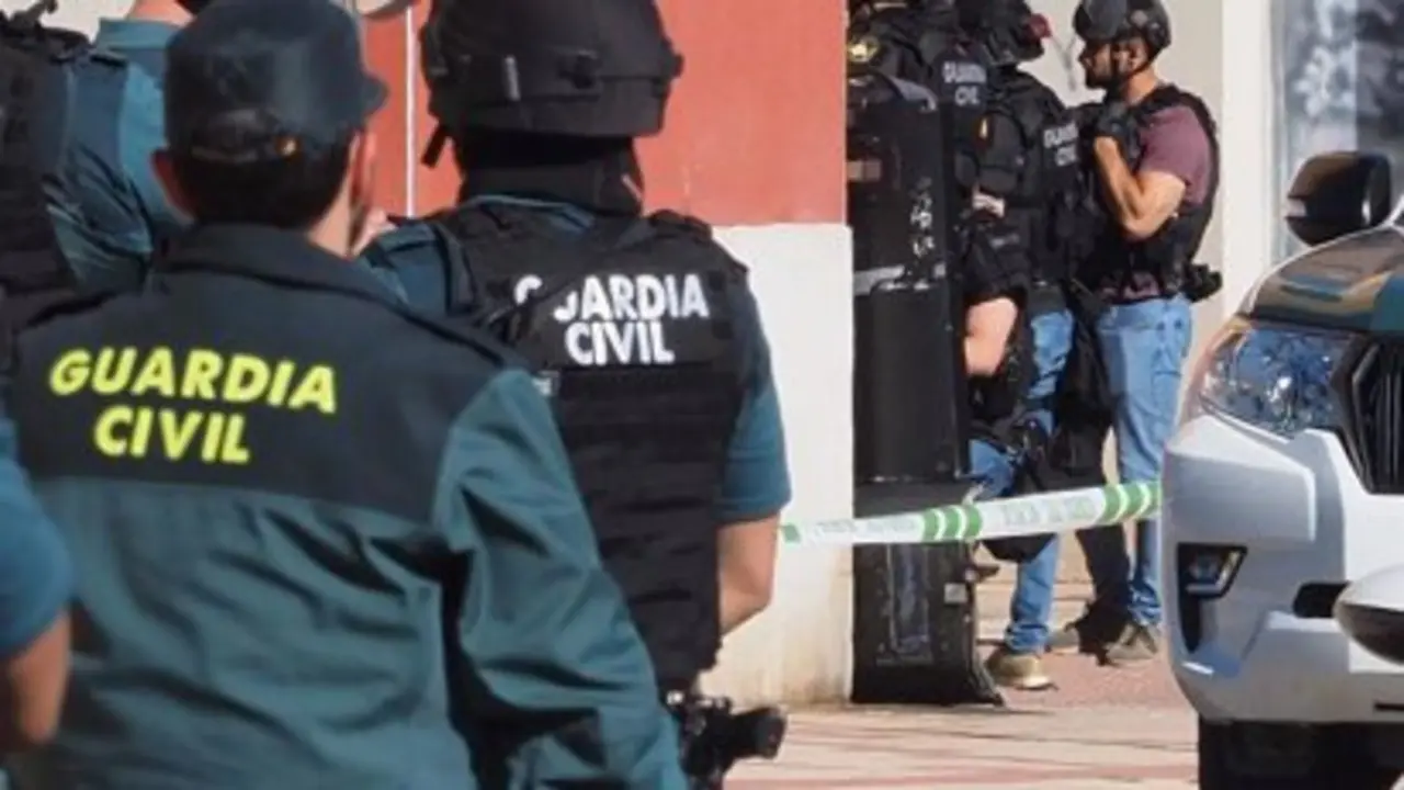 Se entrega el hombre atrincherado en Santovenia (Valladolid) tras m&aacute;s de 13 horas - Photogenic/Claudia Alba - Europa Press