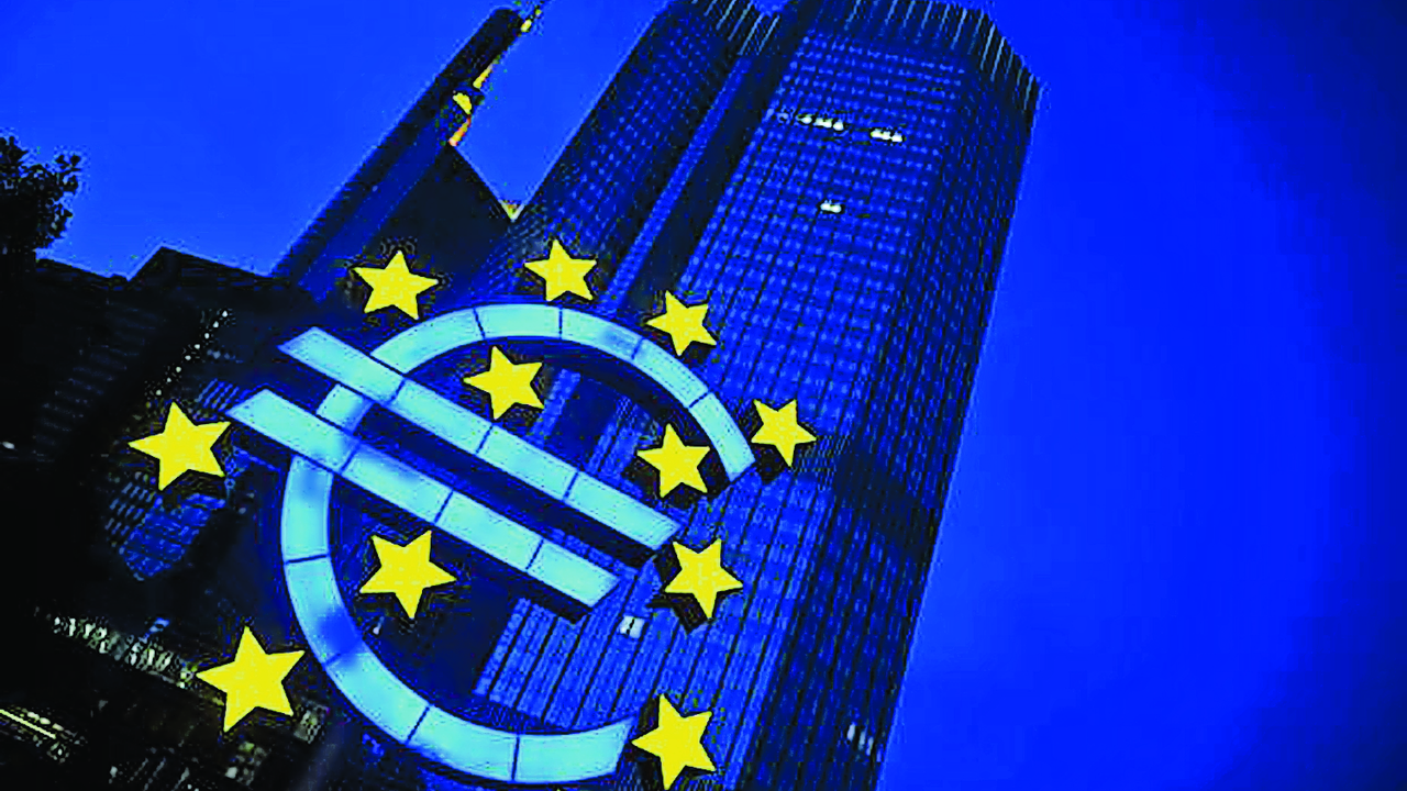 El desplome del euro por el creciente riesgo de recesi&oacute;n en el bloque comunitario acerca cada vez m&aacute;s la paridad con el d&oacute;lar. La moneda &uacute;nica cae este martes otro 1% hasta cambiarse en 1,03 d&oacute;lares. / E.p.