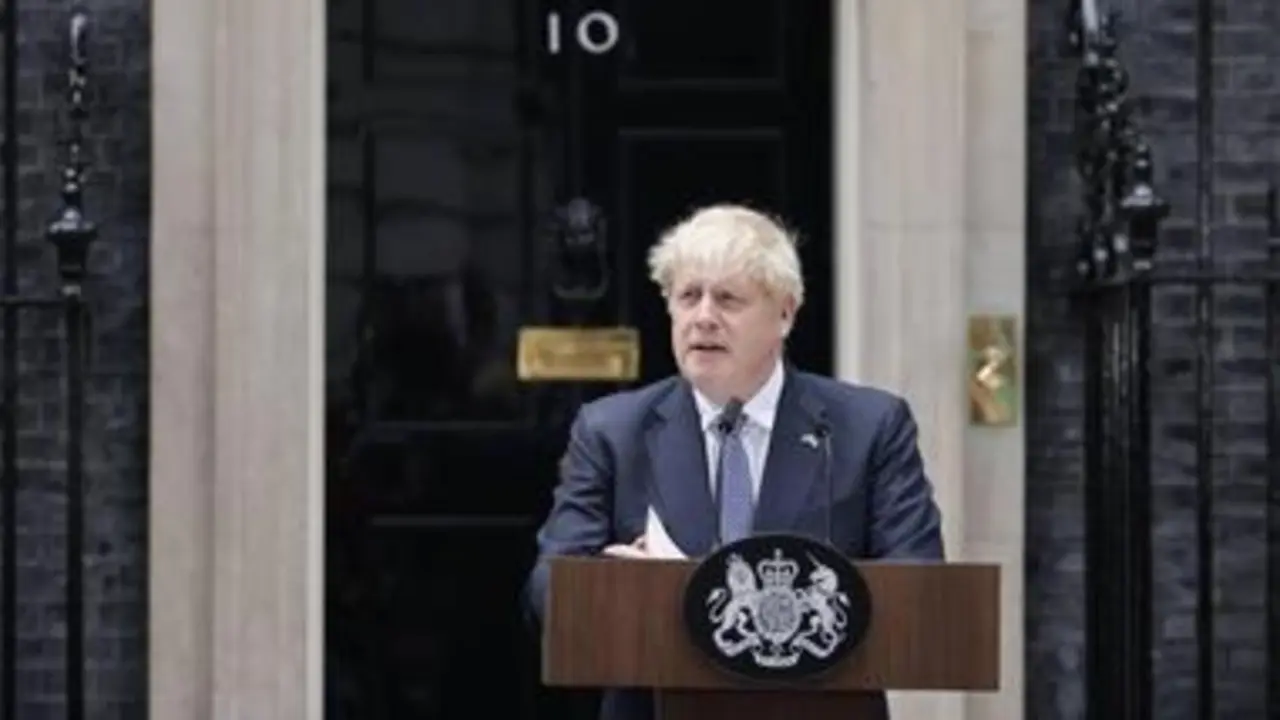 &laquo;El proceso para elegir nuevo l&iacute;der comienza ahora&raquo;. Boris Johnson ha confirmado p&uacute;blicamente su renuncia al liderazgo del Partido