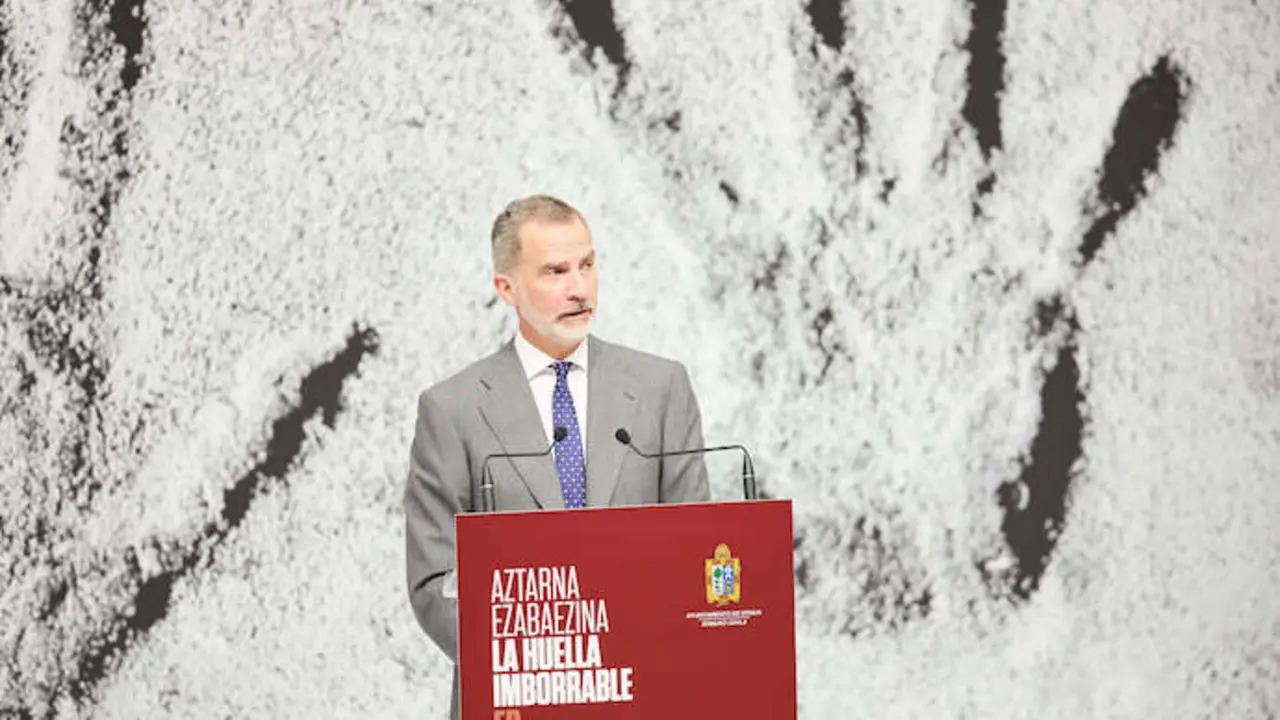 El Rey Felipe VI, interviene en el homenaje a Miguel &Aacute;ngel Blanco, a 10 de julio de 2022, en Ermua, Vizcaya, Euskadi (Espa&ntilde;a). El Ayuntamiento de ERMUA ha sido el encargado de organizar un acto por el 25 aniversario del asesinato de Miguel &Aacute;ngel Blanco. La cita es presidida por los Reyes y cuenta con una amplia representaci&oacute;n institucional y de partidos pol&iacute;ticos, con la presencia estimada de alrededor