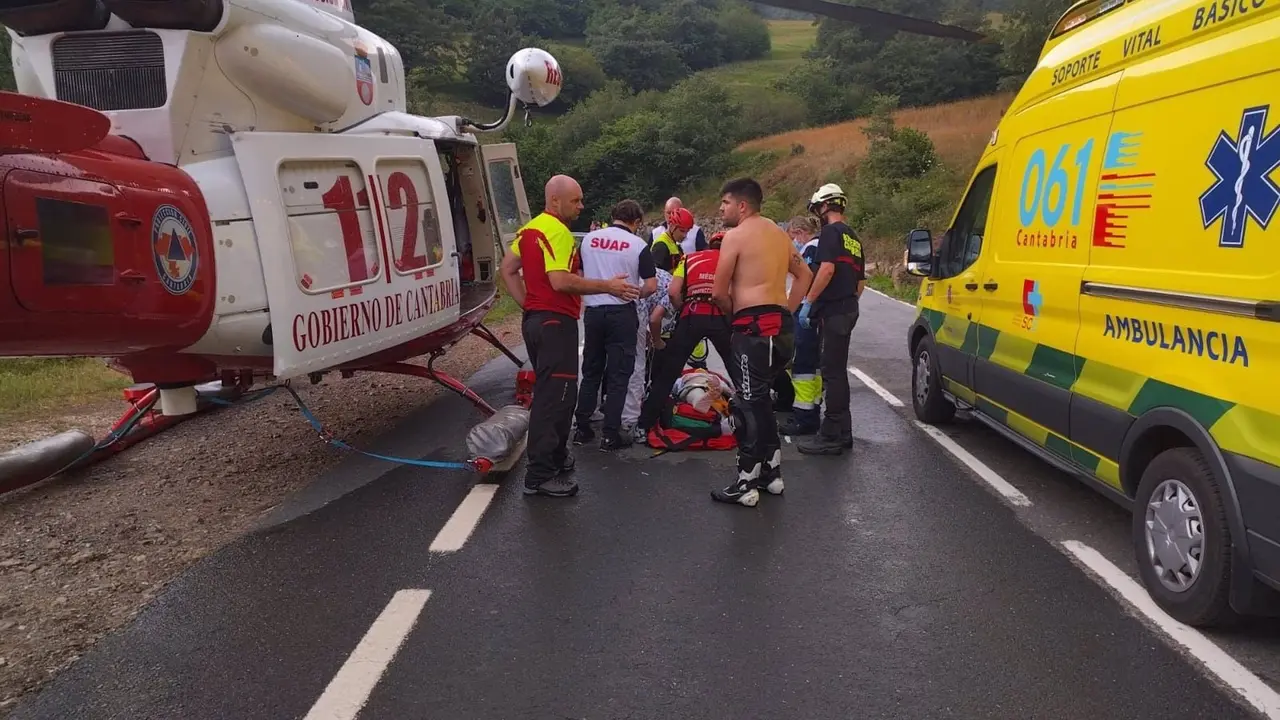 Asistencia a un motorista accidentado. / ALERTA