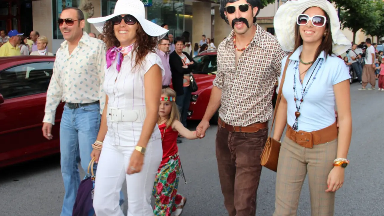 Los laredanos comienzan el guateque en la fiesta Ye-y&eacute;. / ALERTA