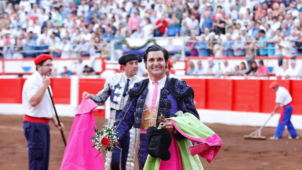 Morante de la Puebla durante el paseillo. / ALERTA