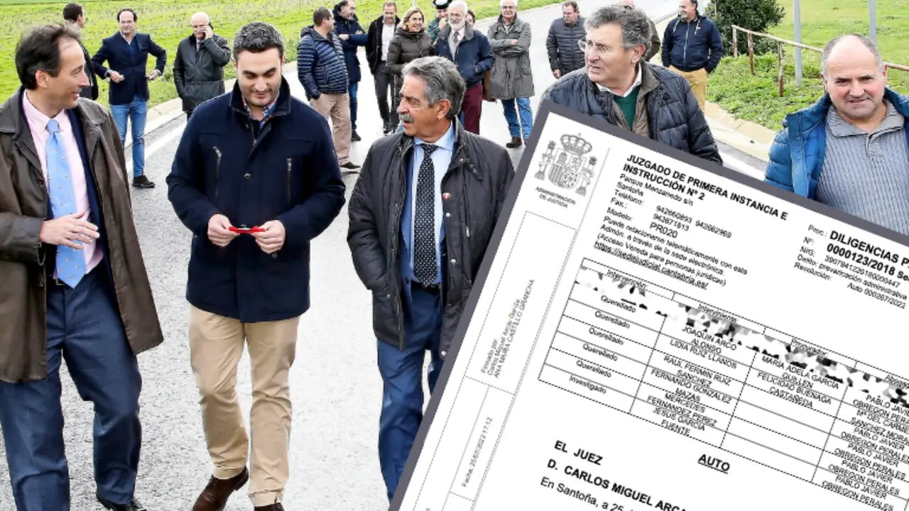 Revilla junto al alcalde Joaqu&iacute;n Arco inaugurando una carretera entre Pontones y Suesa en 2020. / ALERTA