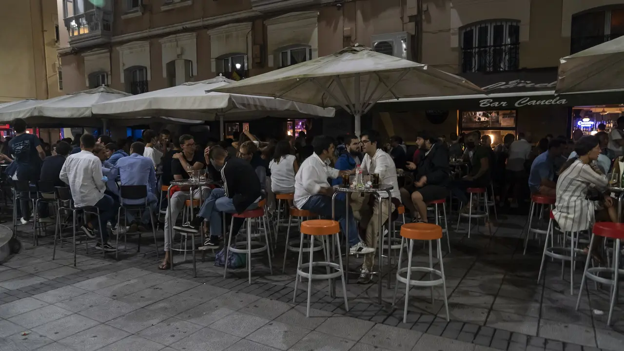 Terrazas en la plaza de Ca&ntilde;ad&iacute;o de Santander. / Alerta