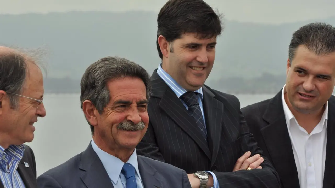 Revilla junto a Hector Lav&iacute;n.