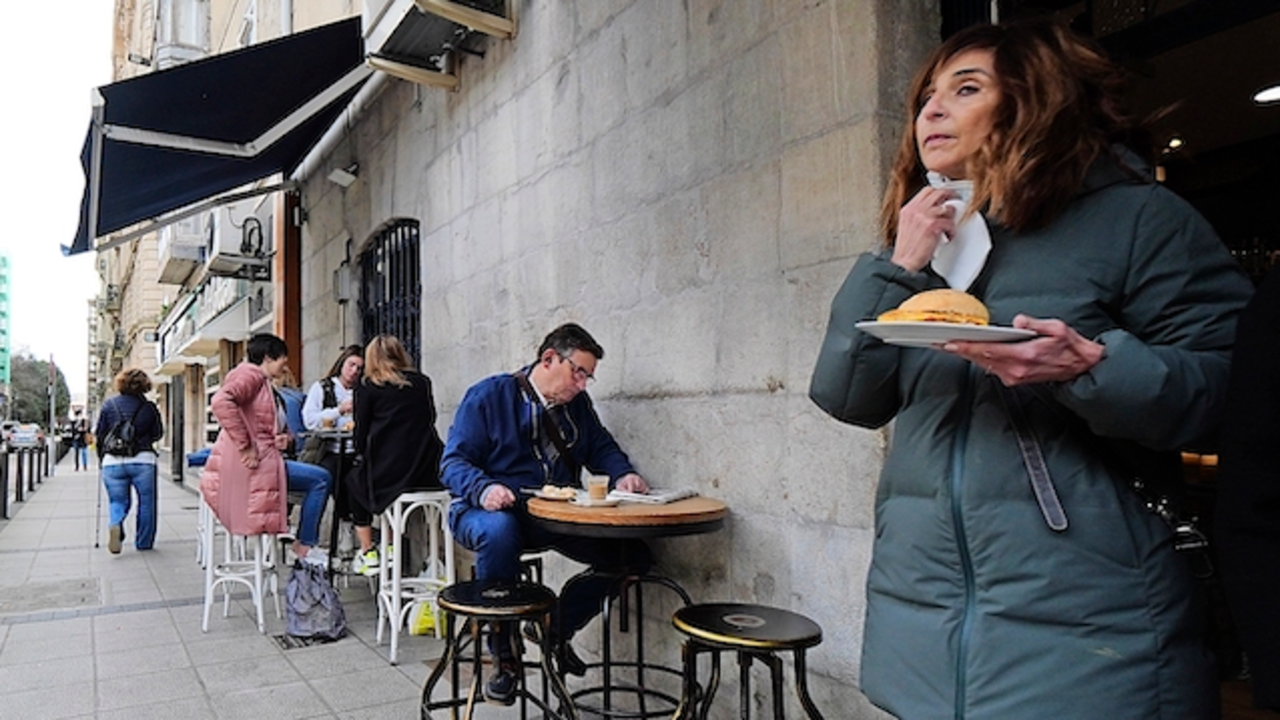 Los hostelleros han tenido que actualizar los precios de sus men&uacute;s a causa de la subida del IPC, que ya alcanza el 10,5 por ciento en la regi&oacute;n. / ALERTA