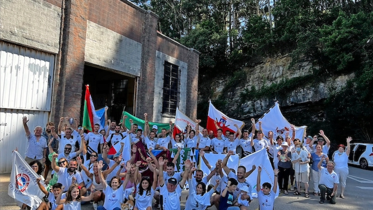 La expedici&oacute;n pedre&ntilde;era fue recibida por toda su gente tras conseguir el objetivo el domingo. / SDR PEDRE&Ntilde;A