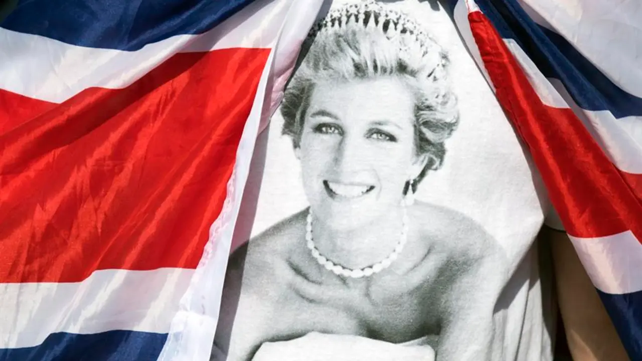 Foto de archivo de un tributo en memoria de la princesa Diana de Gales. EFE/Will Oliver