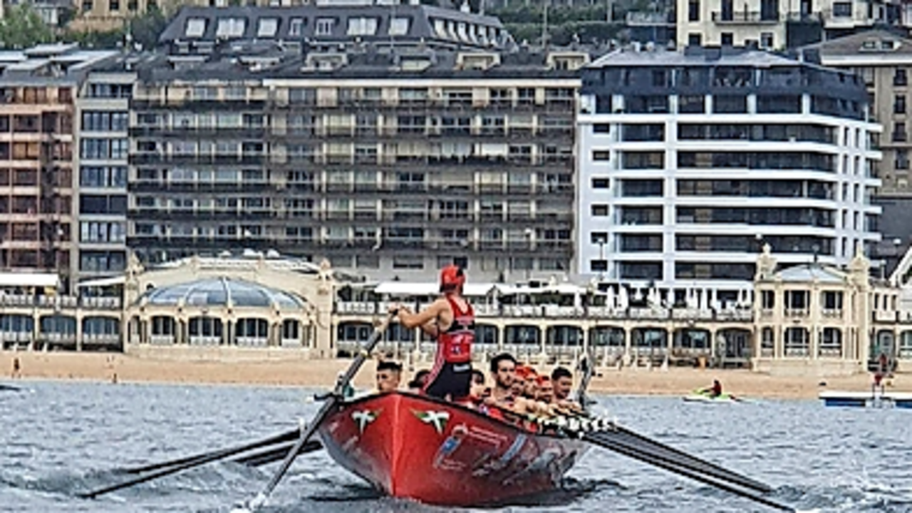 &lsquo;La Marinera&rsquo;, ayer en aguas de La Concha.