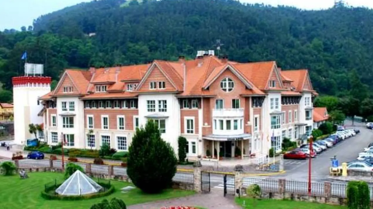 Vista del Hotel Balneario de Puente Viesgo.