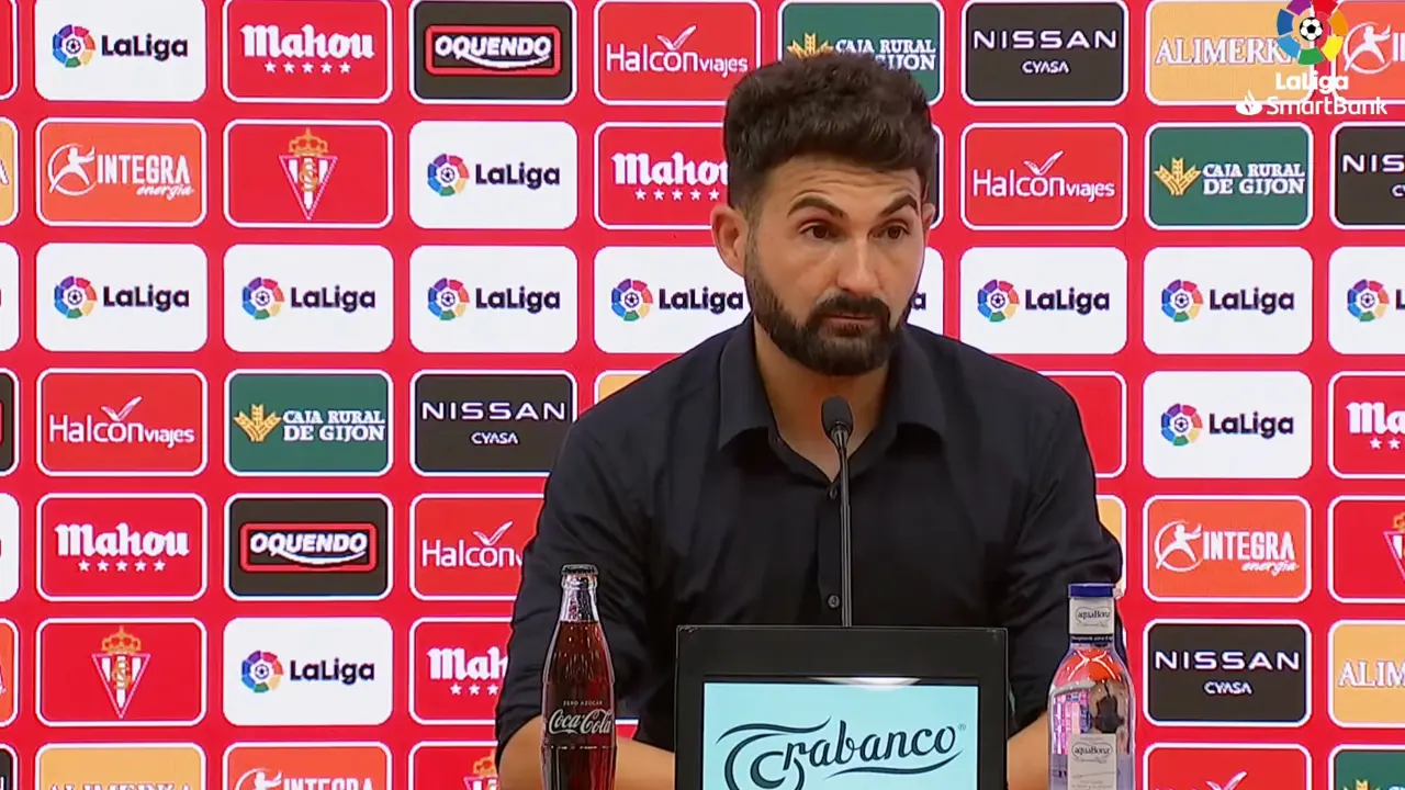 Fern&aacute;ndez Romo, durante la rueda de prensa en Asturias. / ALERTA