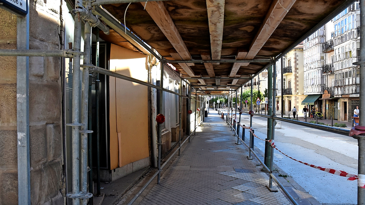 Estado actual de las obras en el centro de Reinosa. / RICHARD ZUBELZU