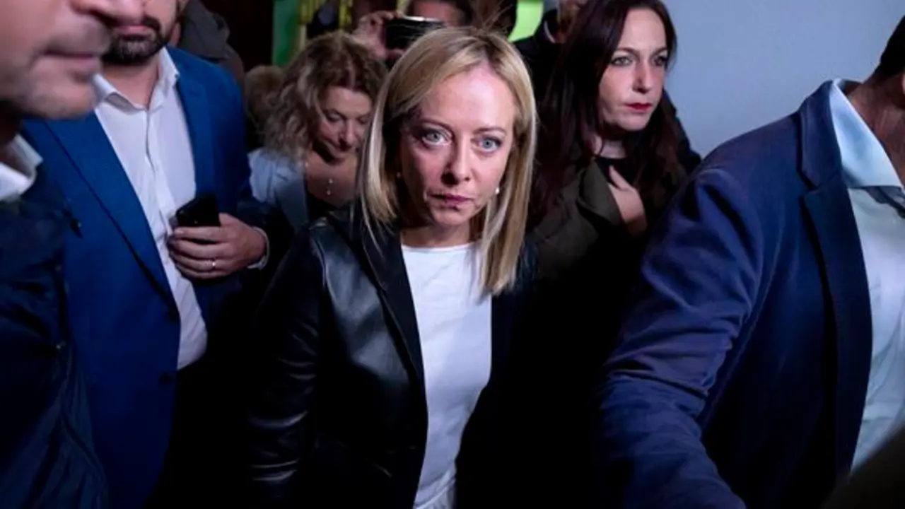 Giorgia Meloni acude a votar a un colegio electoral en Roma. /Massimo Percossi