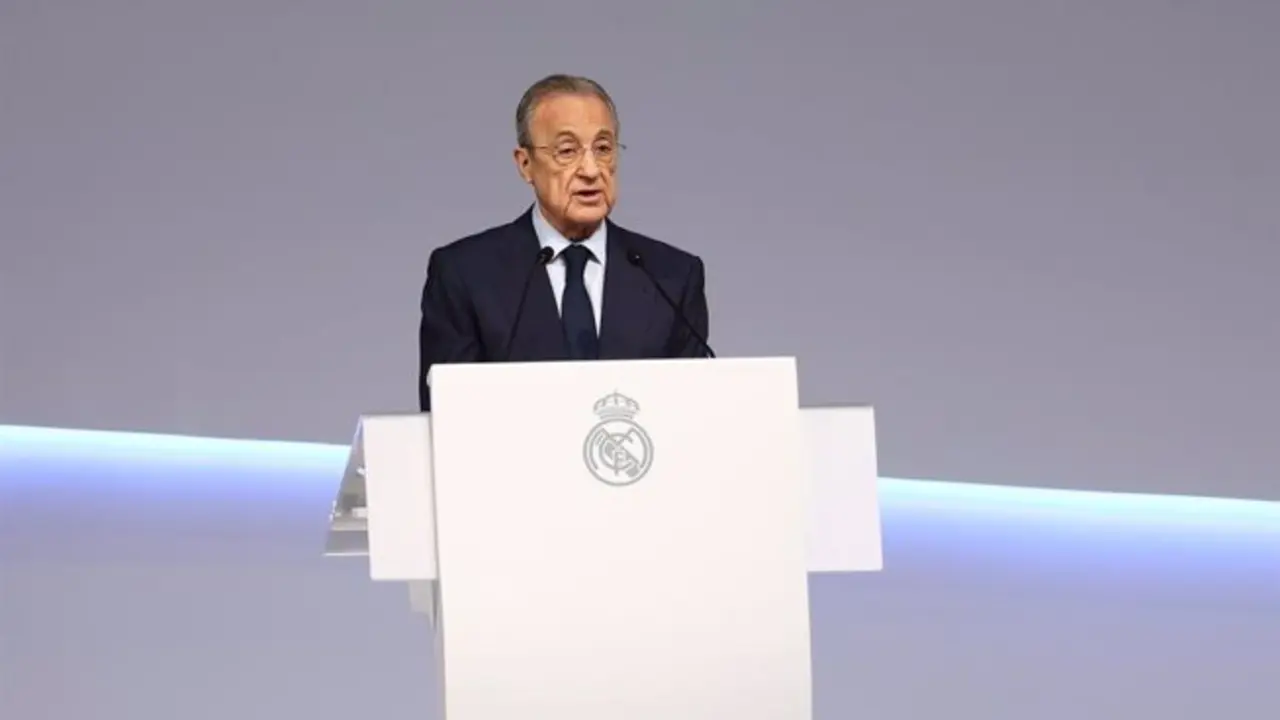 Florentino P&eacute;rez se dirige a los socios durante las Asambleas Ordinaria y Extraordinaria del Real Madrid - Oscar J. Barroso / AFP7 / Europa Press