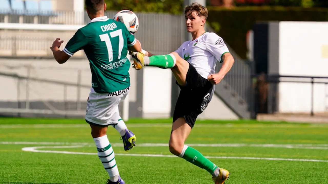 Cantabria cae con el Coruxo FC, que solo ha encajado un gol en seis partidos (0-2)