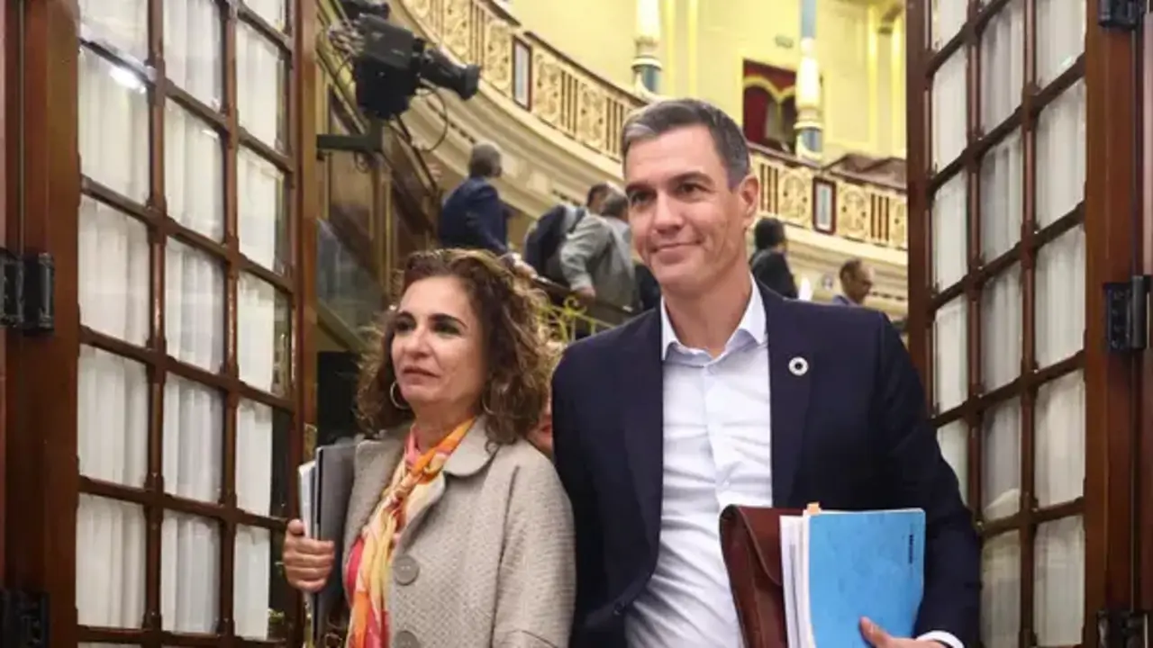 El presidente del Gobierno, Pedro S&aacute;nchez y la ministra de Hacienda, Mar&iacute;a Jes&uacute;s Montero FOTO: EDUARDO PARRA  EUROPA PRESS