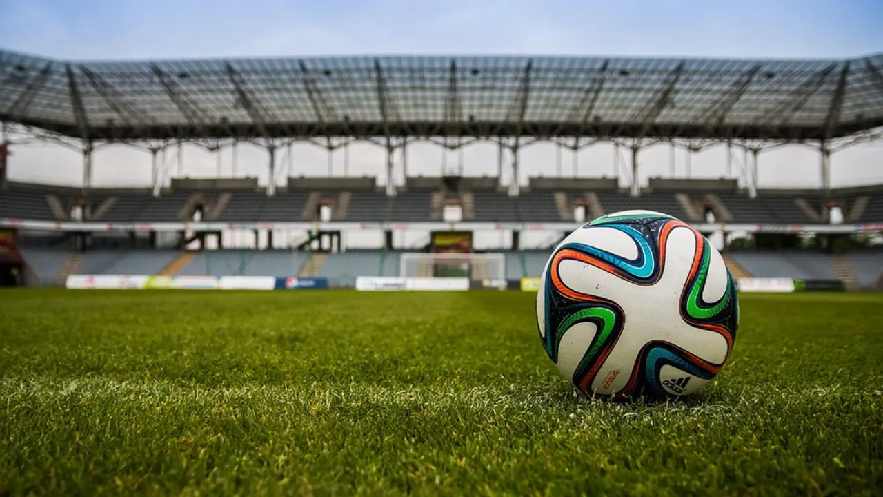 football-488714_960_720