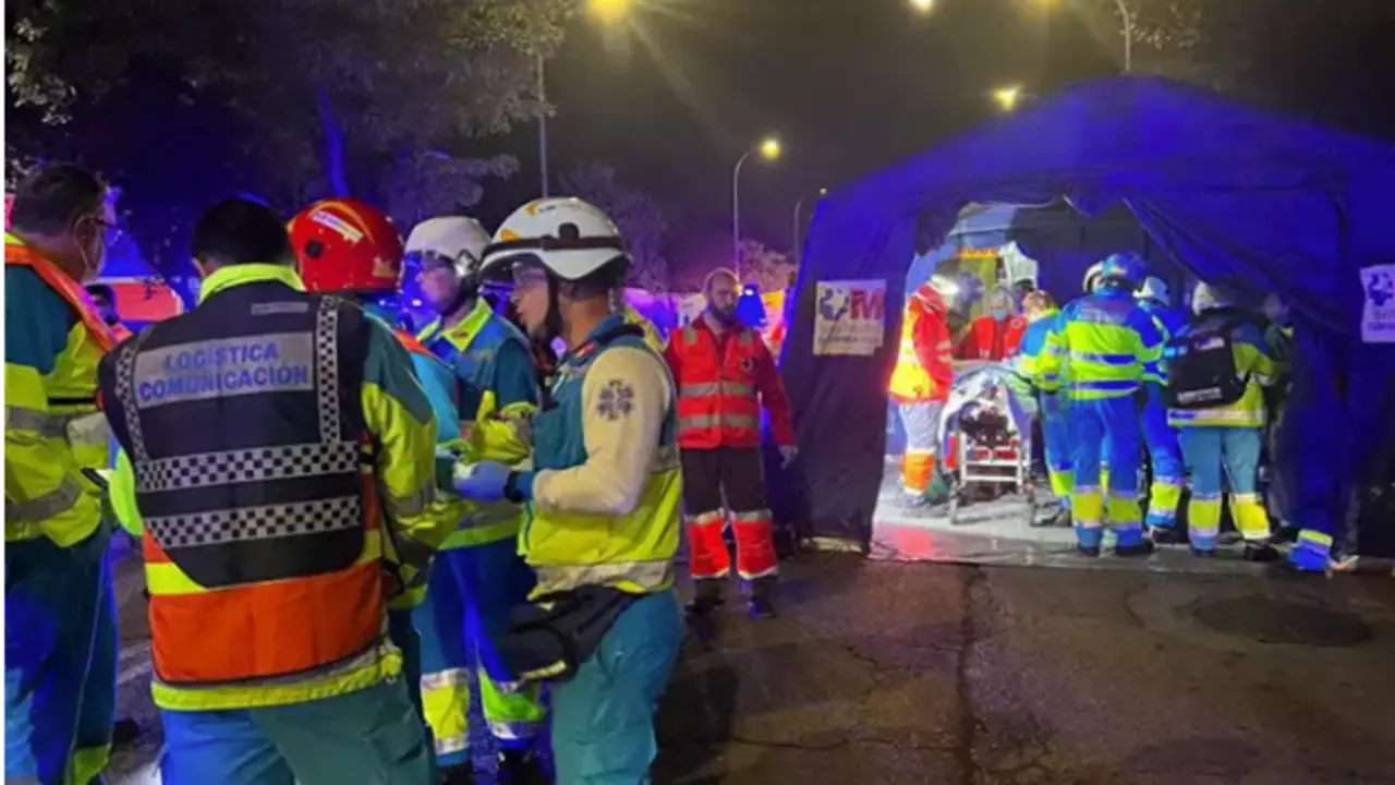 Servicios sanitarios de SUMA 112 atienen a las v&iacute;ctimas de un atropello en Torrej&oacute;n. - SUMA112