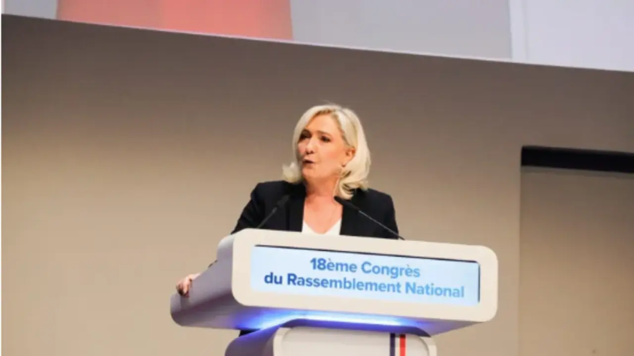 La exl&iacute;der ultraderechista francesa Marine Le Pen, durante el congreso de hoy en Par&iacute;s. EFE/EPA/Teresa Su&aacute;rez