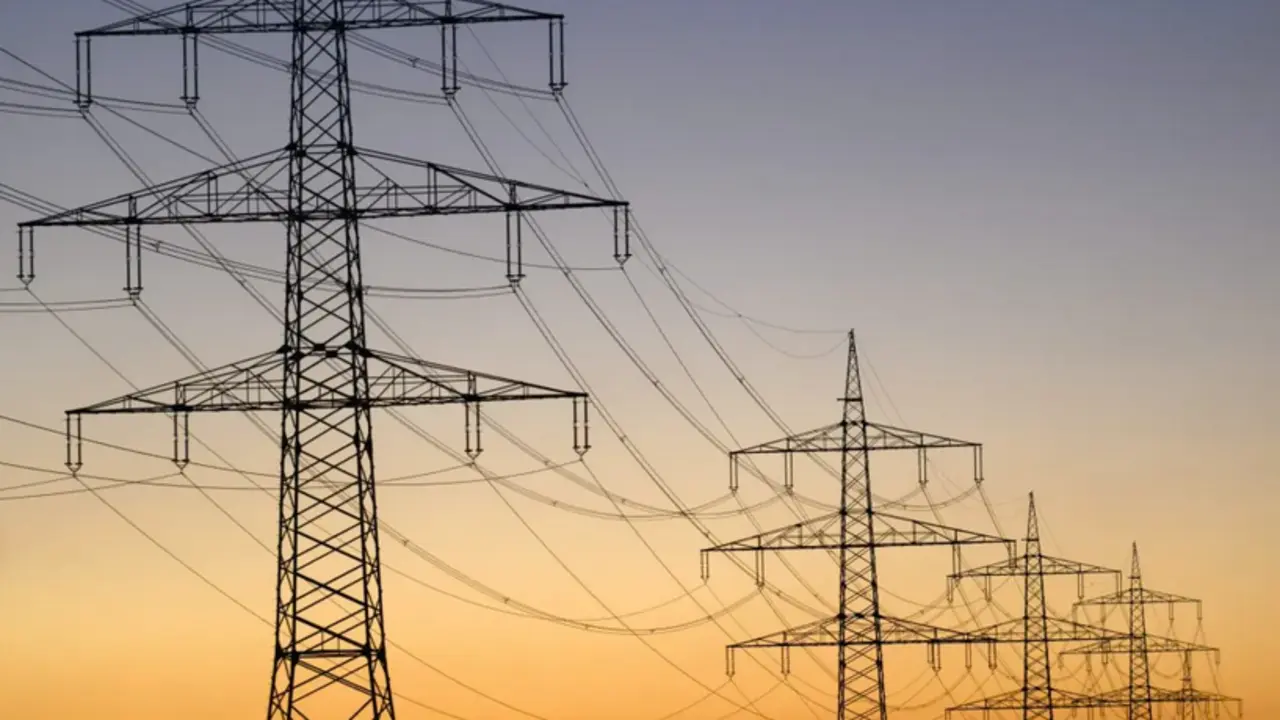 Vista de varios postes el&eacute;ctricos. EFE/Patrick Seeger