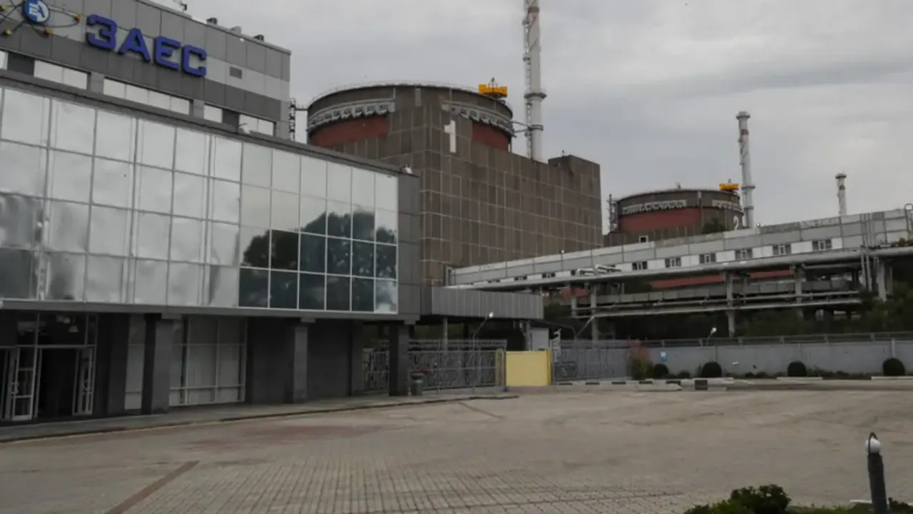 Imagen reciente de la central nuclear de Zaporiyia, en el sur de Ucrania. EFE/EPA/Yuri Kochetkov