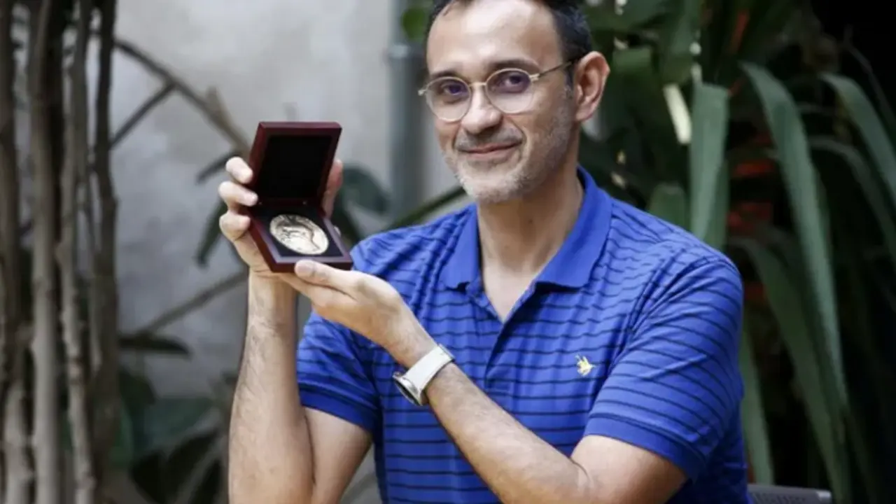 El m&eacute;dico costarricense Carlos Uma&ntilde;a