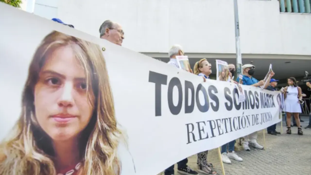 Concentraci&oacute;n en el mes de mayo por falso testimonio en el juicio por el asesinato de Marta del Castillo. EFE/Ra&uacute;l Caro