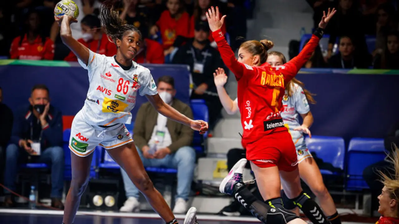 Un ataque de las Guerreras ante Montenegro.