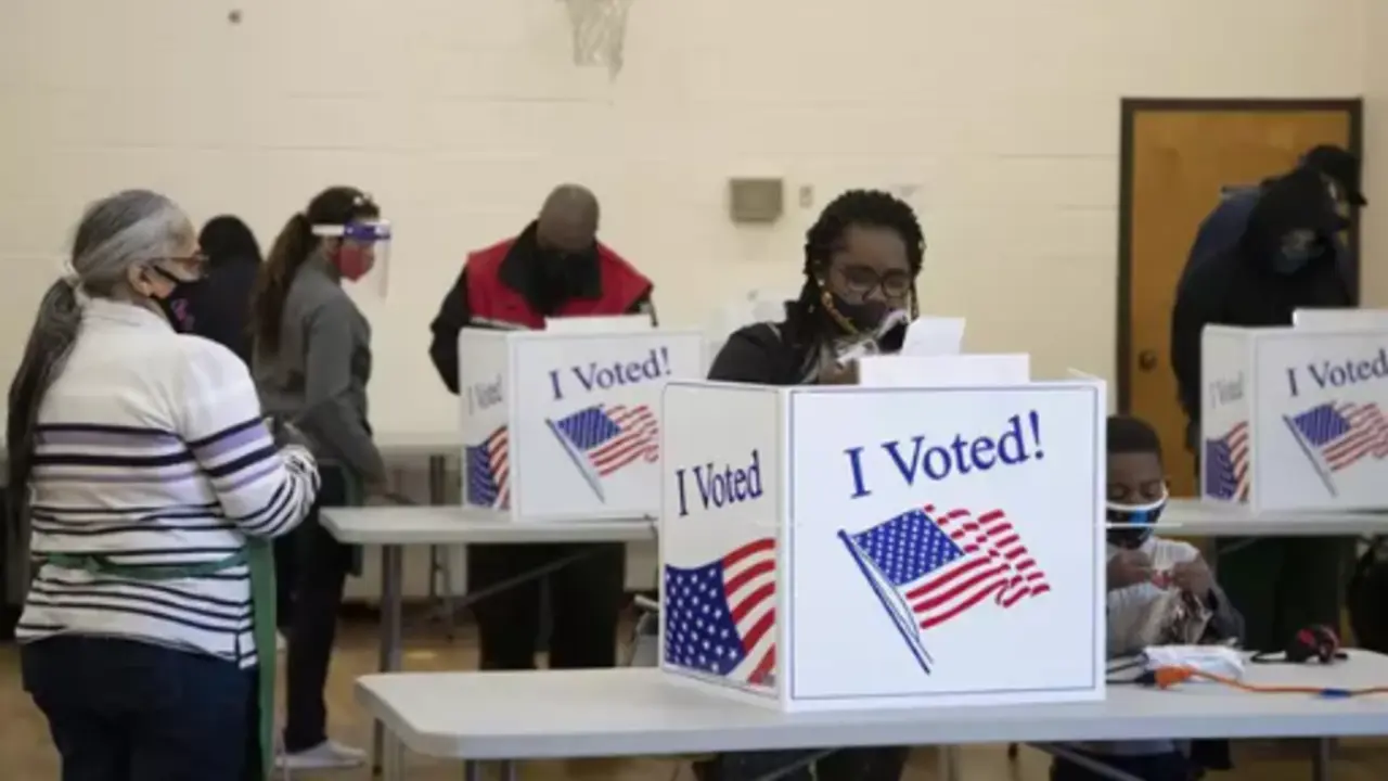 Archivo - Votantes durante las elecciones presidenciales de noviembre de 2020 en EEUU - Joshua Boucher/TNS via