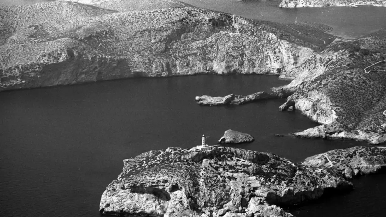 Vista a&eacute;rea de la Isla de Cabrera, situada a 15 kil&oacute;metros de la costa sur de Mallorca. EFE/aa