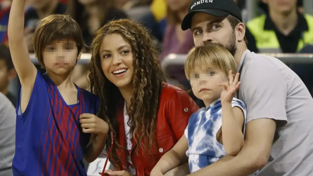 Shakira y Piqu&eacute; junto a sus hijos. / EFE