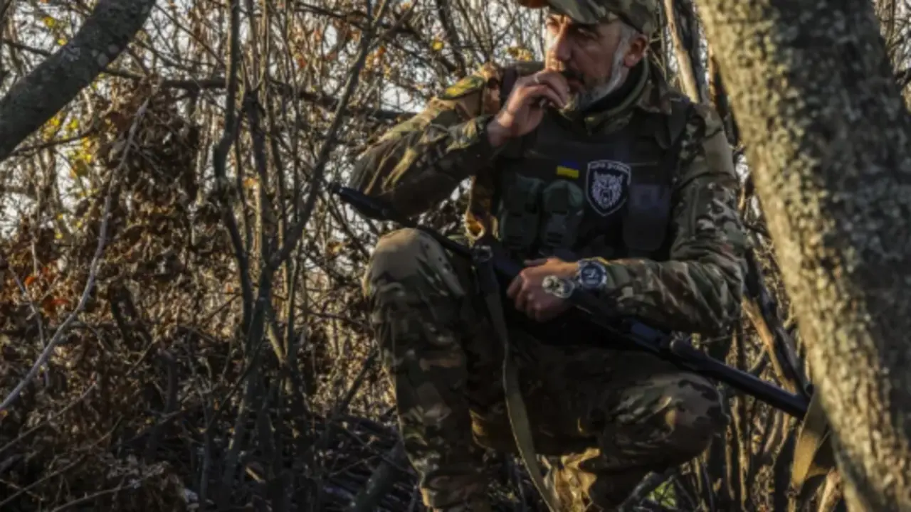 Un soldado ucraniano en la regi&oacute;n de Jers&oacute;n. EFE/Hannibal Hanschke