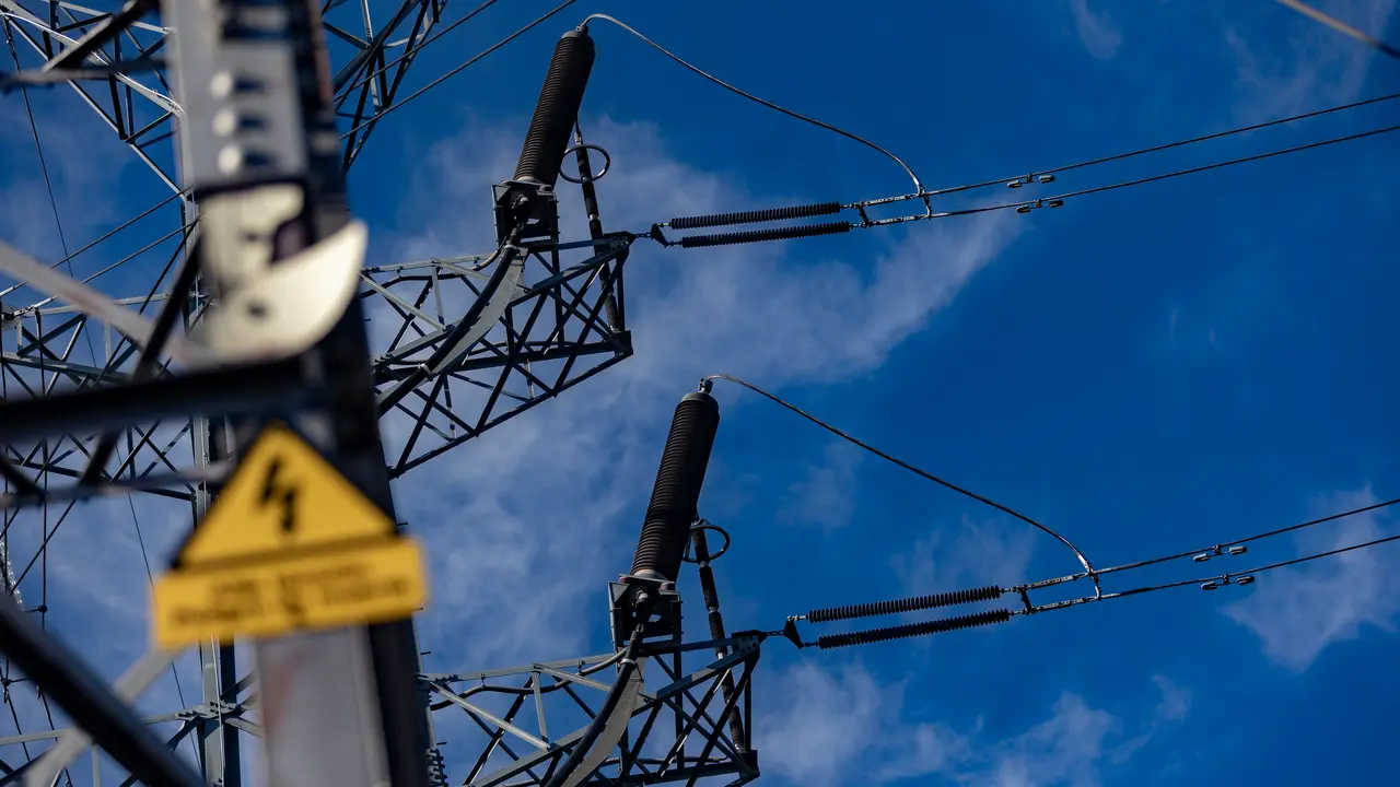 na torre el&eacute;ctrica de alta tensi&oacute;n. / Eduardo Parra