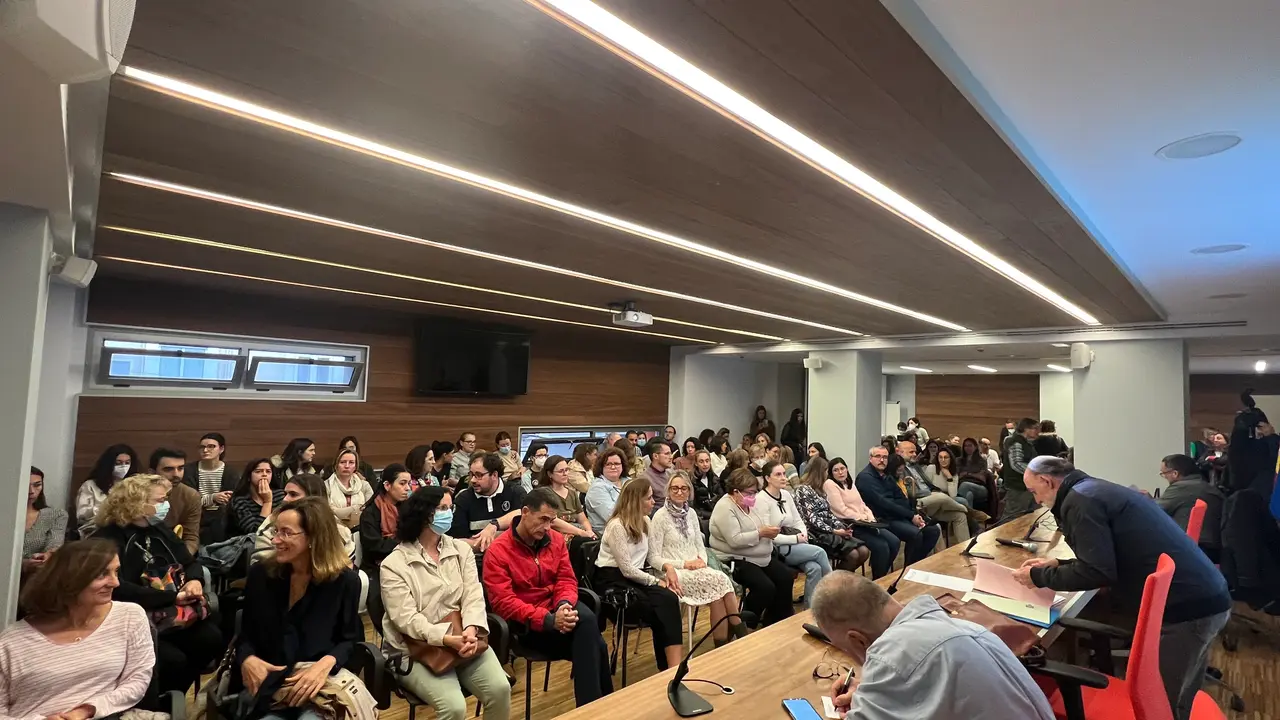El cantante colombiano Fonseca habla durante una rueda de prensa, en Bogot&aacute; (Colombia). EFE/Mauricio Due&ntilde;as Casta&ntilde;eda