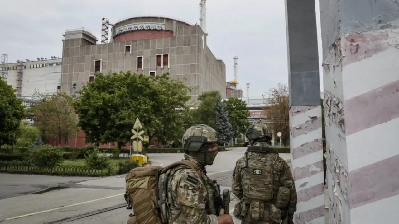 Imagen de archivo tomada durante una visita organizada por las tropas rusas a la ciudad de Zaporiyia. EFE/EPA/Yuri Kochetkov