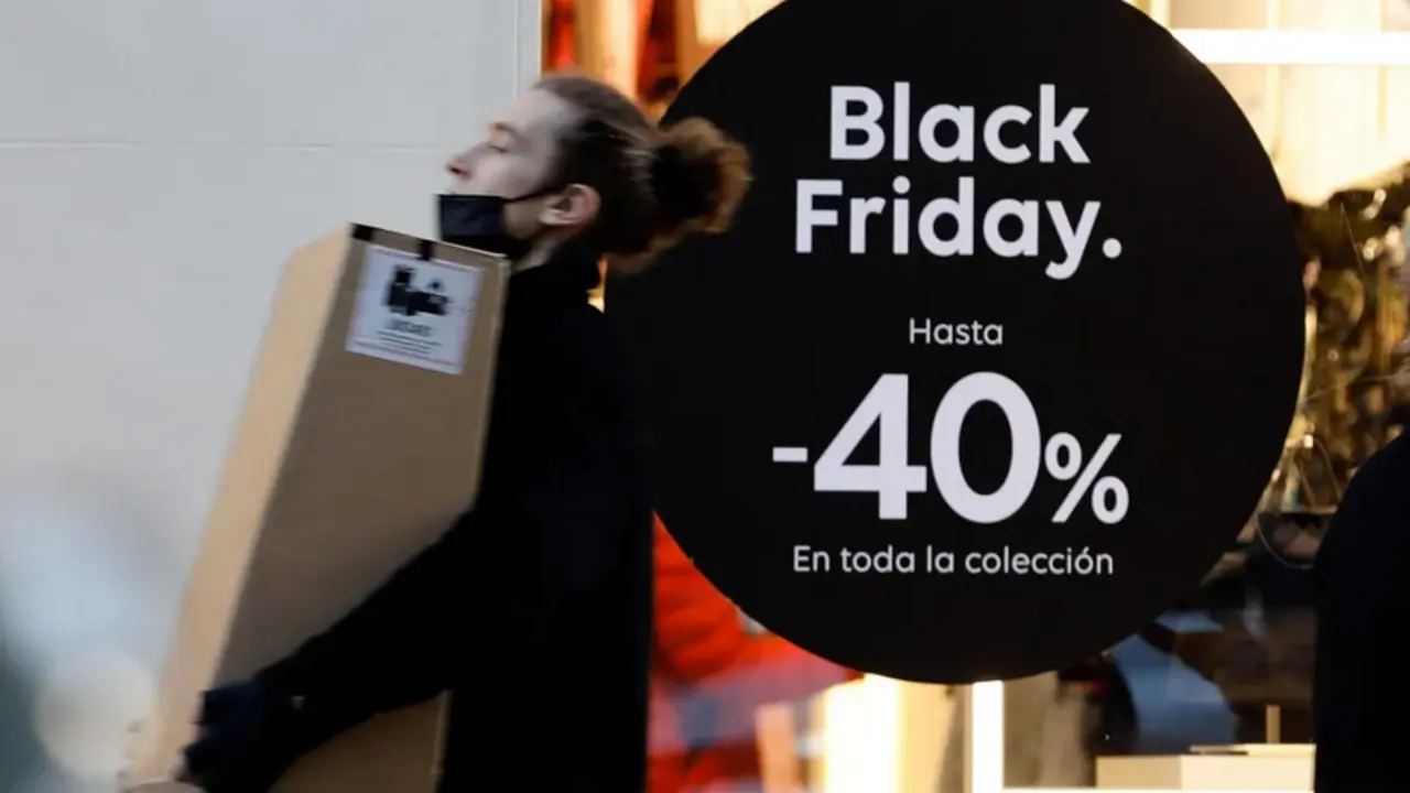 Publicidad del Black Friday en un comercio. EFE/ Juan Carlos C&aacute;rdenas