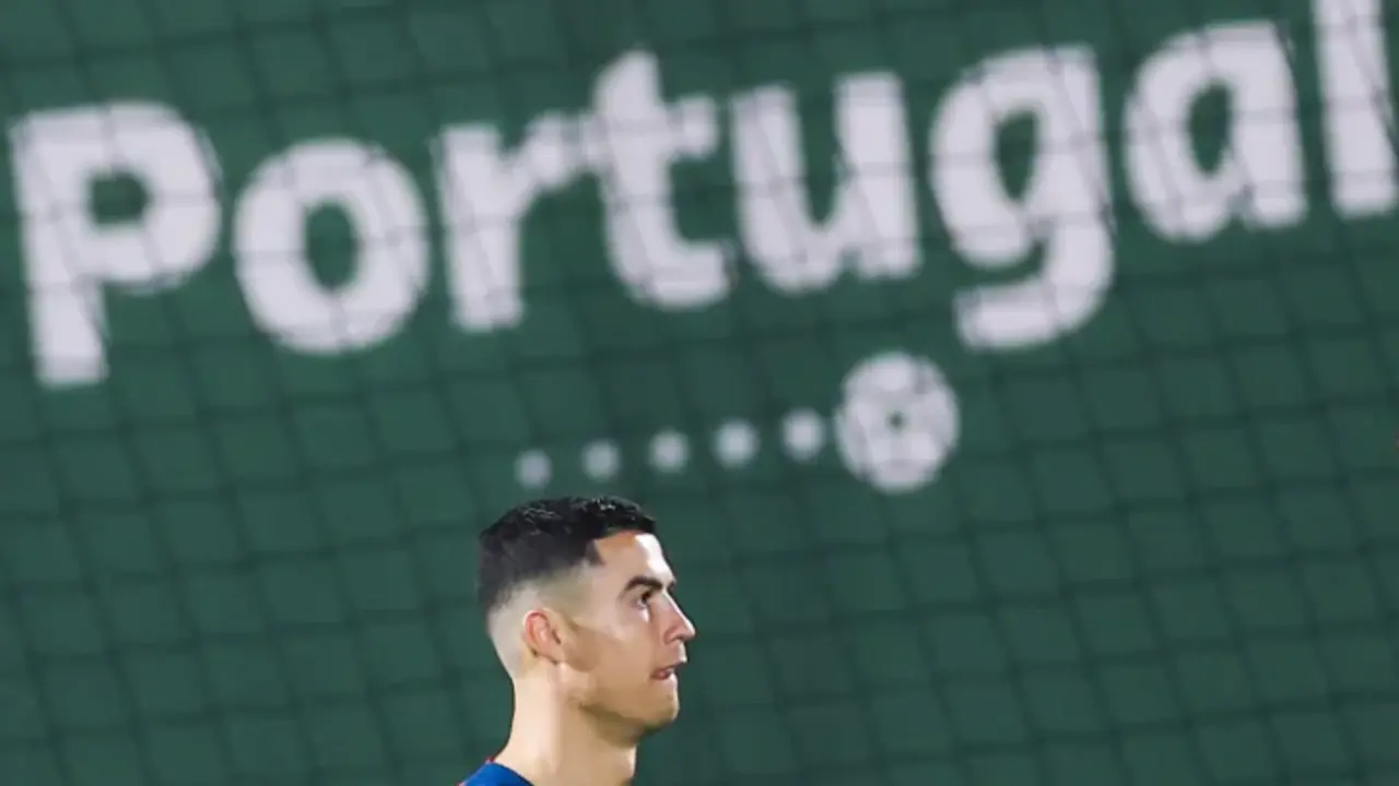 El jugador de la selecci&oacute;n portuguesa de f&uacute;tbol, Cristiano Ronaldo, en un entrenamiento en Catar. EFE/EPA/Jose Sena Goulao