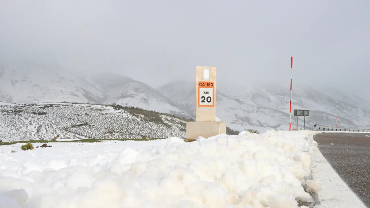 Cumbres nevadas en Alto Campoo, cerca de Reinosa. / Celia Ag&uuml;ero