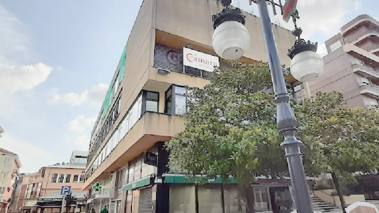 Sede de la C&aacute;mara de Comercio de Torrelavega. / ALERTA